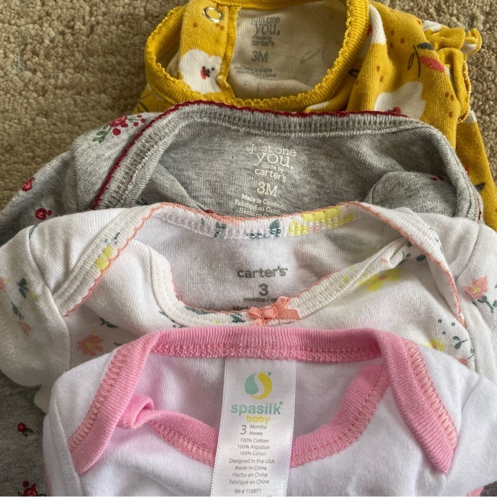 Carter’s 3 Month Baby Girl Bundle of Onesies Floral Cotton Snap Closure - Picture 7 of 7